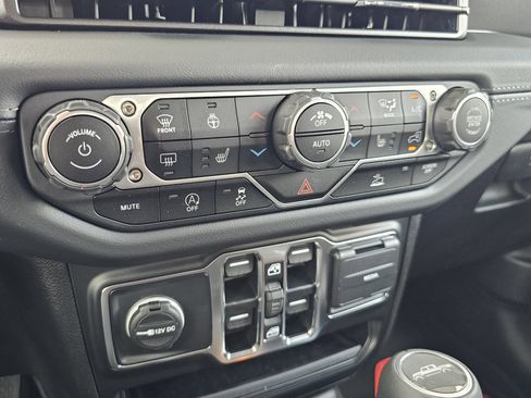 New 2025 Jeep Gladiator Sport w/ Premium Package image 14