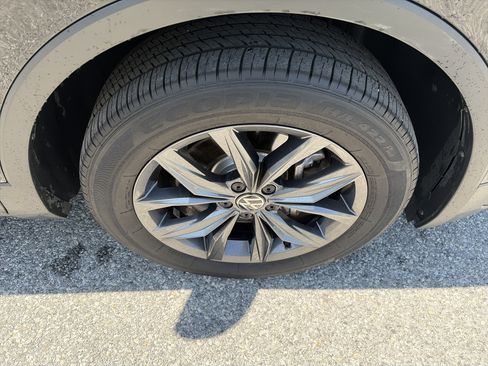Used 2023 Volkswagen Tiguan SE FWD image 19