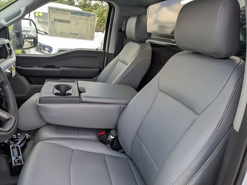 Used 2024 Ford F550 4x4 Regular Cab Super Duty image 17