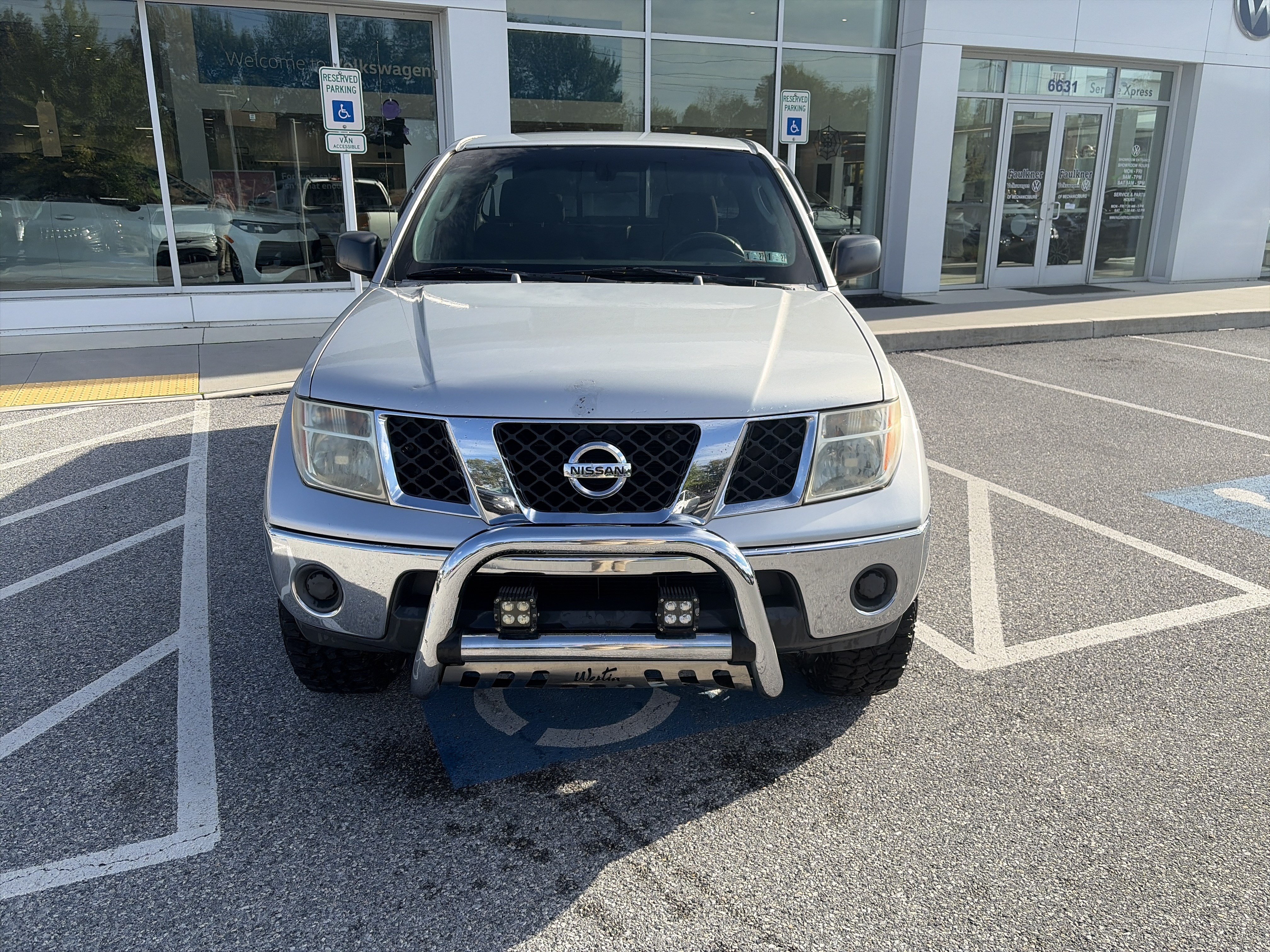 Used 2007 Nissan Frontier SE w/ SE Value Truck Pkg AWD/4WD image 2