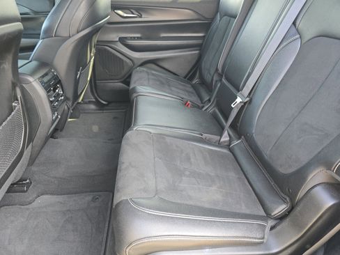 Used 2024 Jeep Grand Cherokee L Laredo image 9