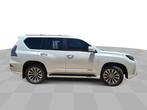 Used 2023 Lexus GX 460 Luxury w/ Accessory Package AWD/4WD image 9