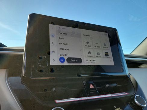 Used 2023 Toyota Corolla SE image 19