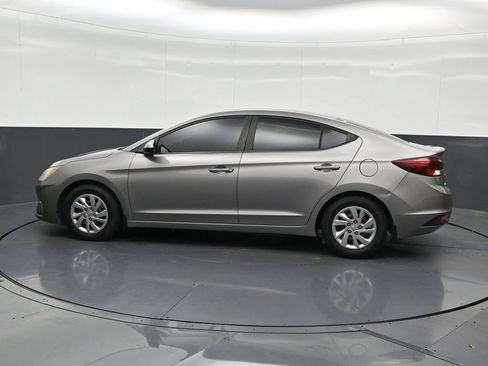 Used 2020 Hyundai Elantra SE FWD image 2