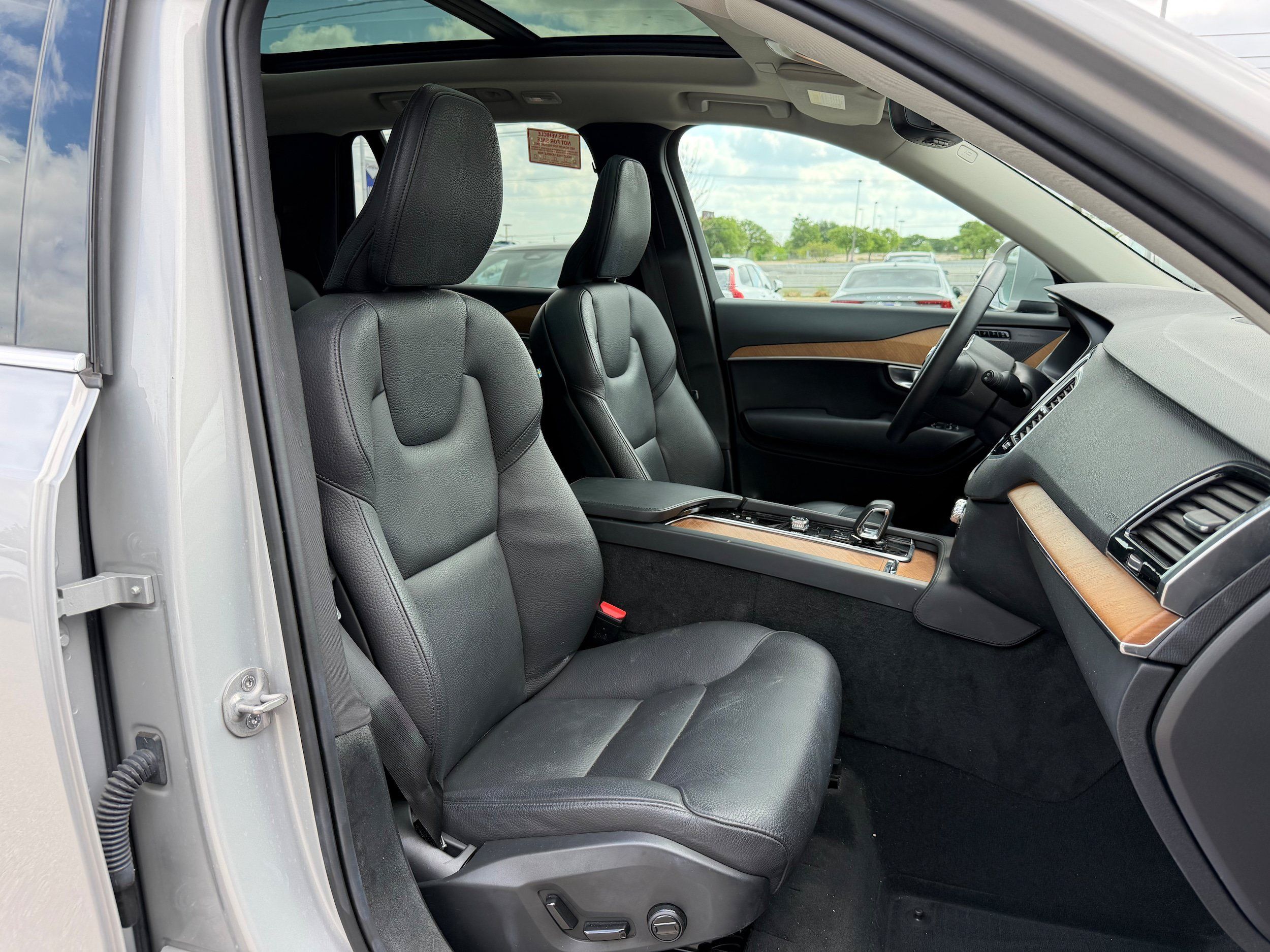 Certified 2024 Volvo XC90 T8 Plus w/ Protection Package Premier AWD/4WD image 10