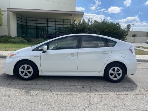 Used 2015 Toyota Prius Three image 4
