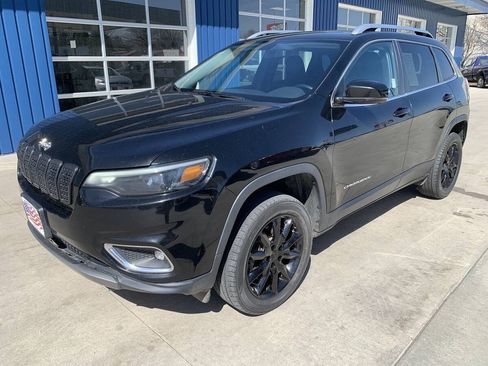 Used 2019 Jeep Cherokee Limited AWD/4WD image 2