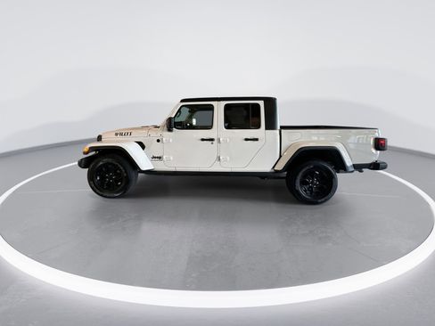 Used 2021 Jeep Gladiator Willys image 5