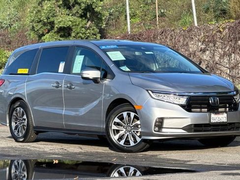 Certified 2023 Honda Odyssey EX-L image 2