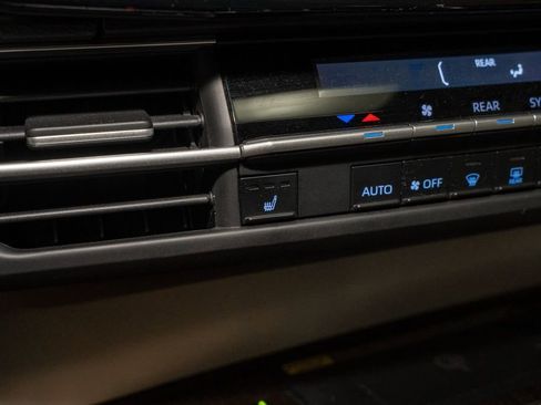 Used 2021 Toyota Sienna XLE image 15