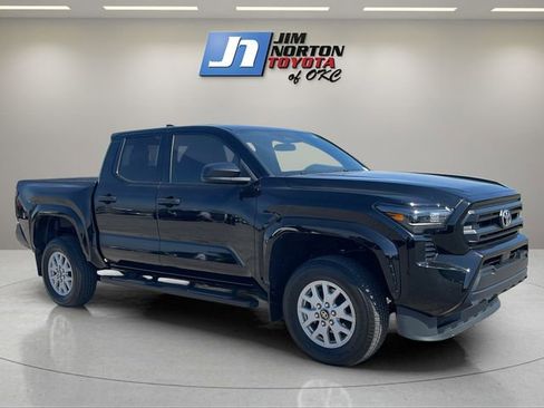 Used 2024 Toyota Tacoma SR image 3