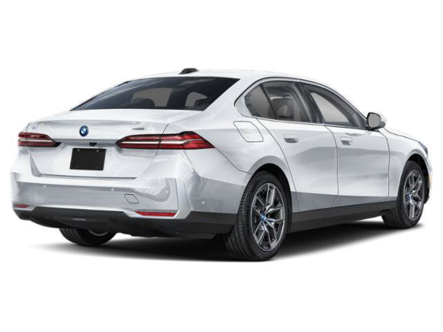 Used 2026 BMW i5 eDrive40 w/ Premium Package RWD image 2