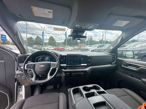 Used 2025 Chevrolet Silverado 1500 LT AWD/4WD image 23