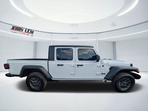 New 2026 Jeep Gladiator Sport image 2