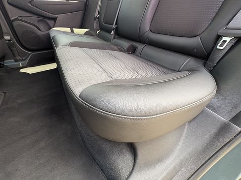 Used 2025 Chevrolet Trax LT FWD image 20