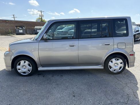 Used 2005 Scion xB FWD image 7