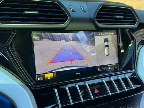 Used 2022 Lamborghini Urus image 19