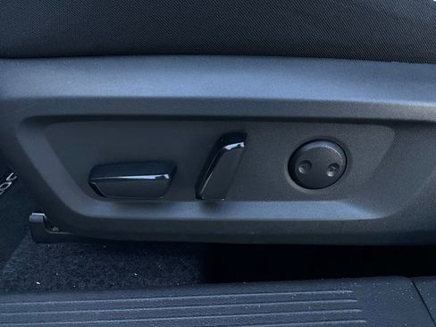 Used 2025 Nissan Rogue SV image 11