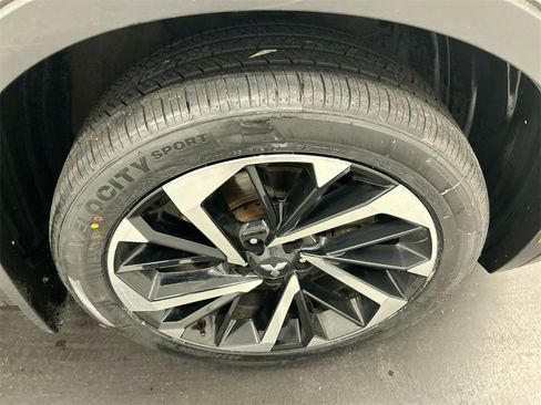 Used 2023 Mitsubishi Outlander SE image 8