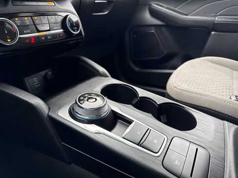 Used 2022 Ford Escape SE image 24