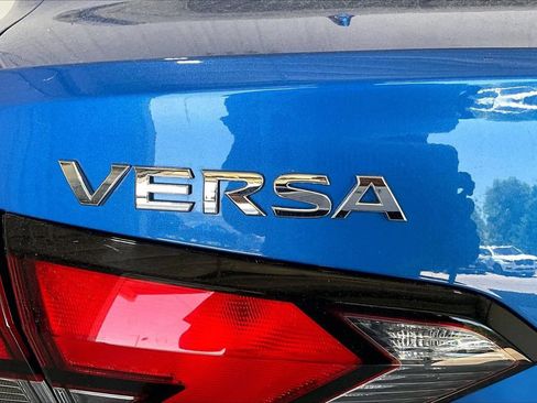 Used 2023 Nissan Versa SV FWD image 9