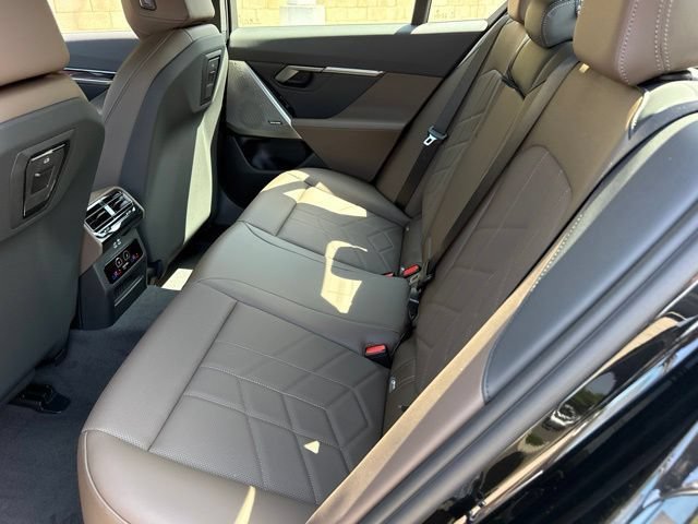 Used 2027 BMW i5 eDrive40 w/ M Sport Package RWD image 24