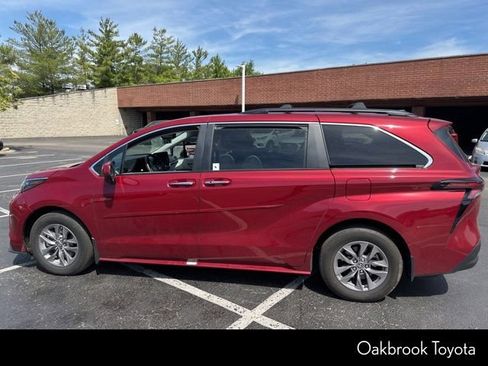 Used 2024 Toyota Sienna XLE FWD image 6