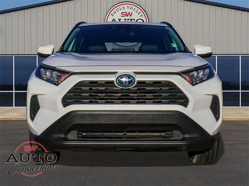 Used 2022 Toyota RAV4 LE image 2