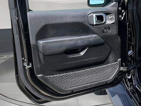 Used 2023 Jeep Wrangler Unlimited Sahara w/ Cold Weather Group AWD/4WD image 24