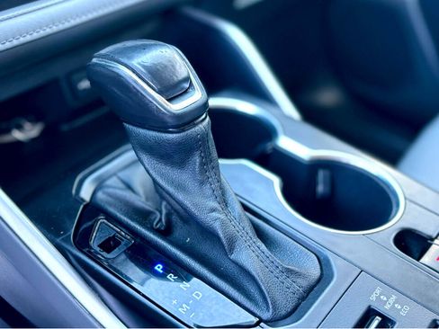 Used 2021 Toyota Highlander XLE image 25