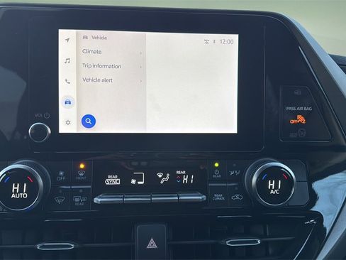 Used 2024 Toyota Highlander LE image 22