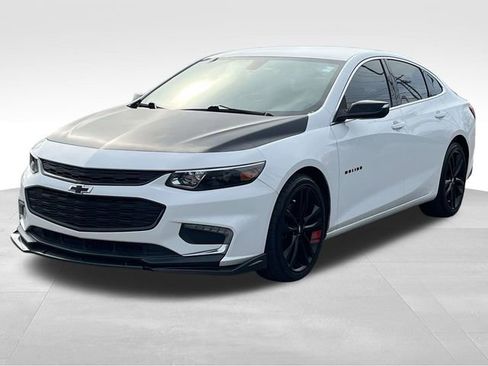 Used 2018 Chevrolet Malibu LT w/ Leather Package image 3
