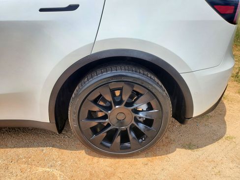 Used 2020 Tesla Model Y Long Range AWD/4WD image 6