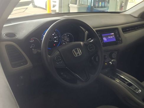 Used 2018 Honda HR-V LX image 9