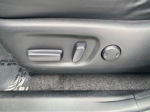 Used 2015 Toyota RAV4 Limited w/ Technology Package AWD/4WD image 19