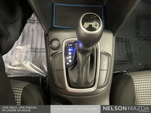 Used 2021 Hyundai Kona SE image 38