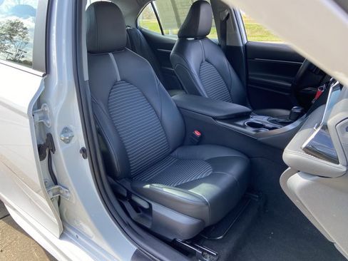 Used 2024 Toyota Camry SE image 19