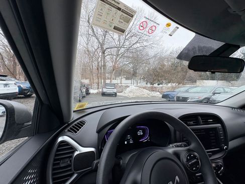 Used 2025 Kia Soul LX w/ LX Technology Package image 31