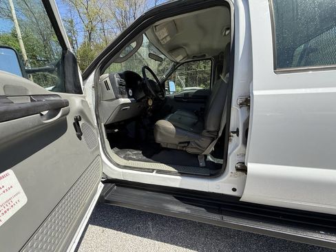 Used 2006 Ford F250 XL image 24