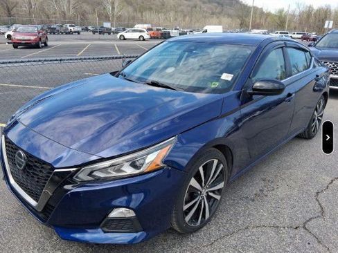 Used 2022 Nissan Altima 2.5 SR image 1