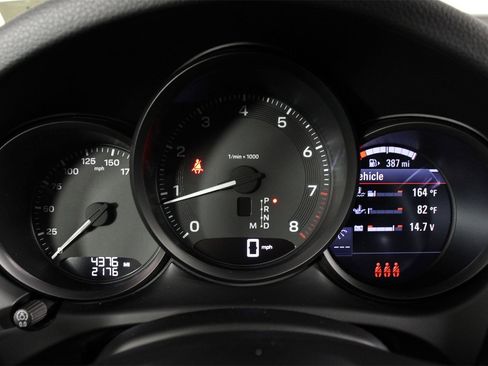 Used 2025 Porsche Macan image 16