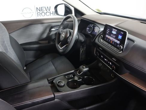 Used 2023 Nissan Rogue SV image 27