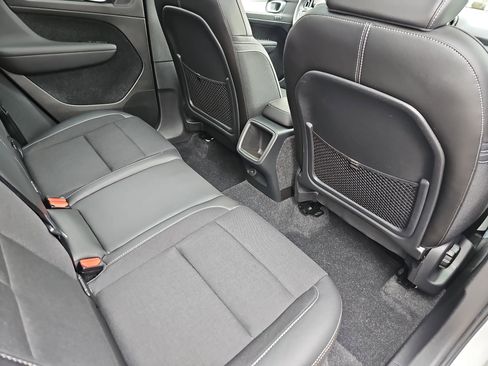 Used 2020 Volvo XC40 T5 Momentum image 11