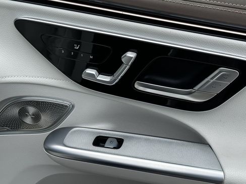 Certified 2023 Mercedes-Benz EQE 350+ 4MATIC SUV image 17