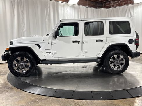 Used 2019 Jeep Wrangler Unlimited Sahara AWD/4WD image 7