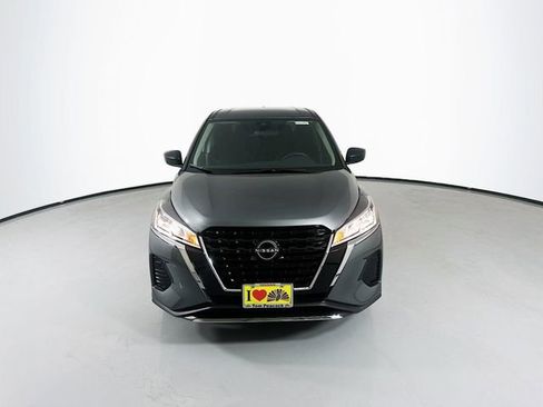 New 2025 Nissan Kicks Play S image 2