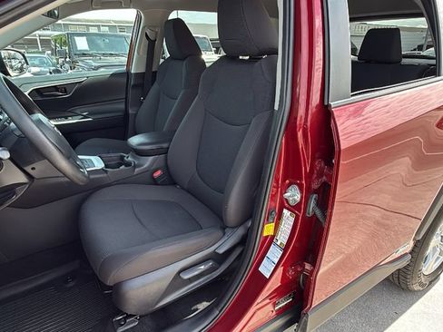 Used 2021 Toyota RAV4 LE AWD/4WD image 22