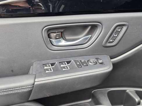 Used 2025 Honda Pilot EX-L image 11