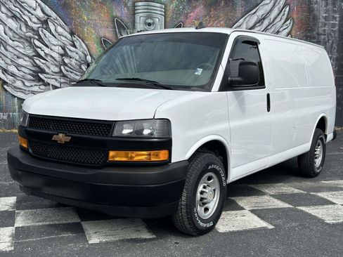 Used 2022 Chevrolet Express 2500 w/ Driver Convenience Package RWD image 7