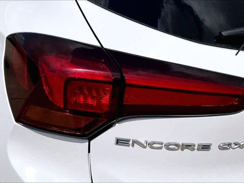 Used 2021 Buick Encore GX Essence image 28